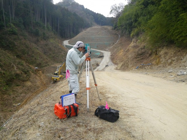 山道での測量