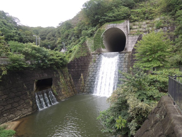 水門と放流
