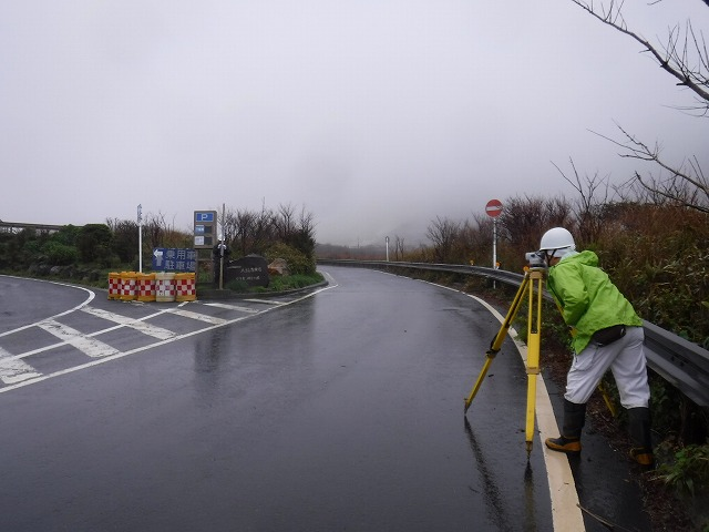 道路沿いの測量