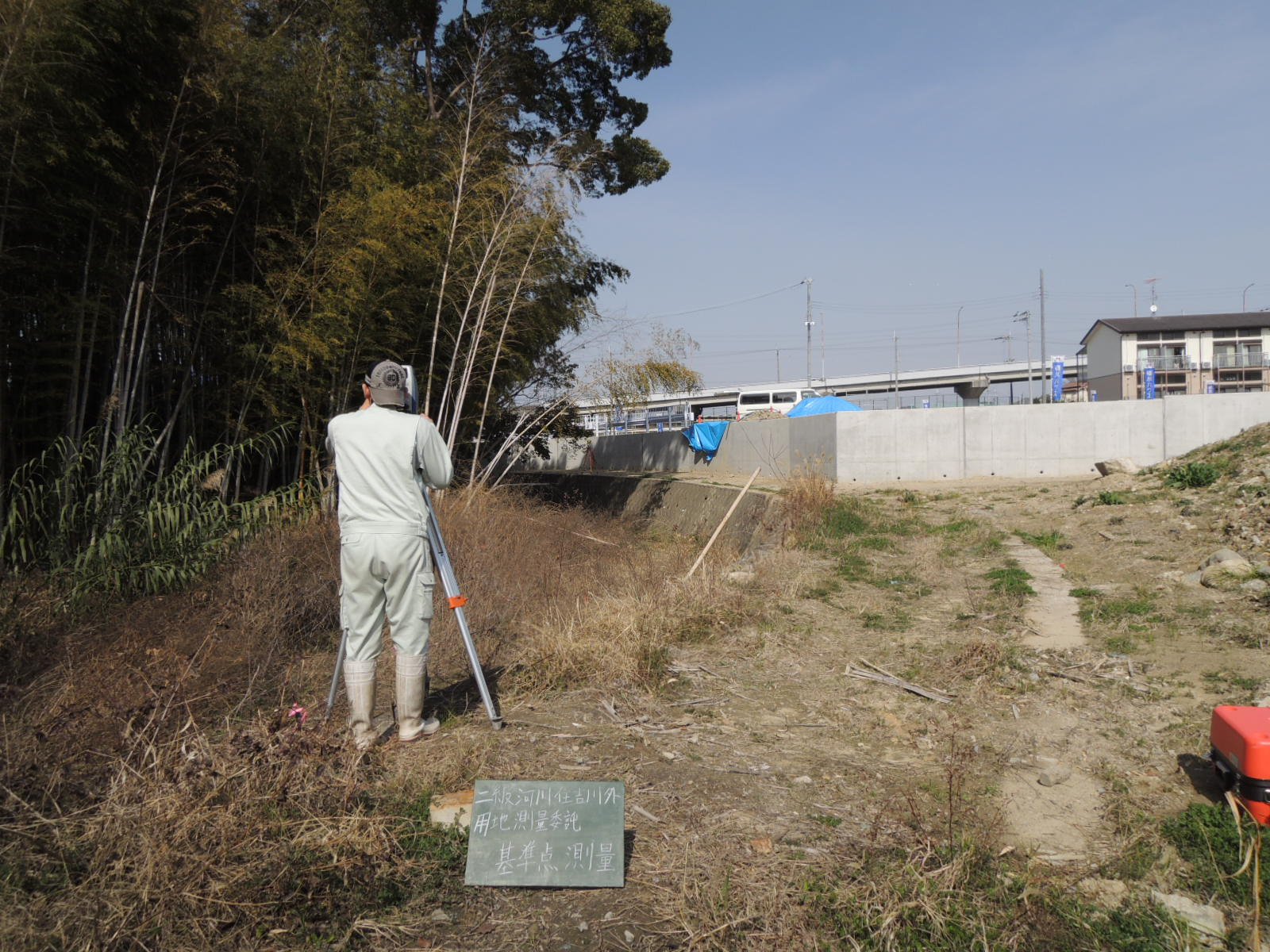 土地の測量作業